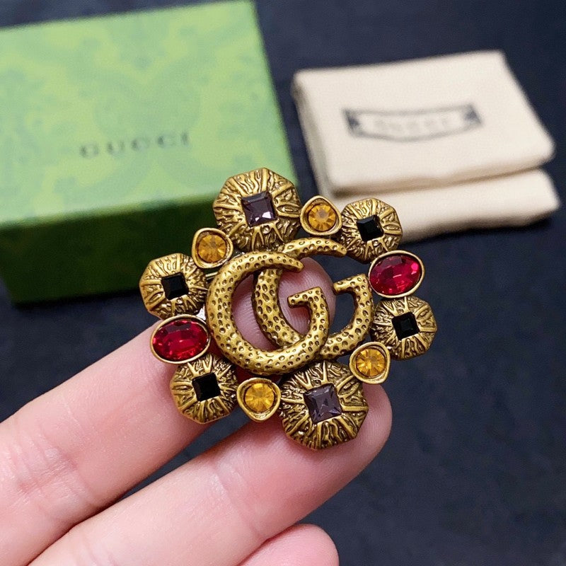 Gucci Double Flower Crystal 18K Gold Brooch product image 1, provided for visual reference and product detail review
