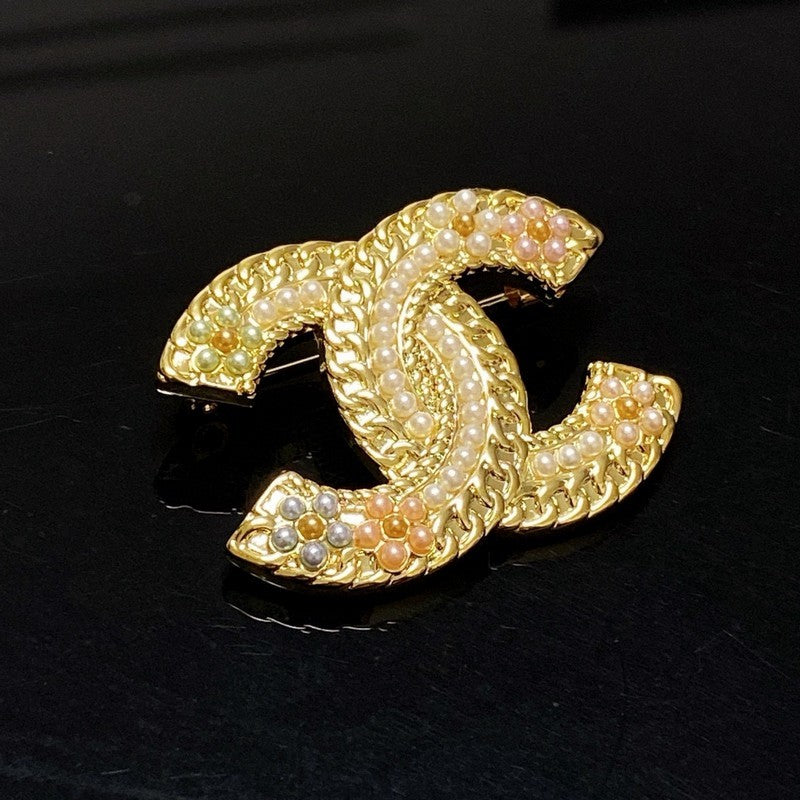 Chanel Pearl Gold 18K Gold Brooch product image 2, provided for visual reference and product detail review