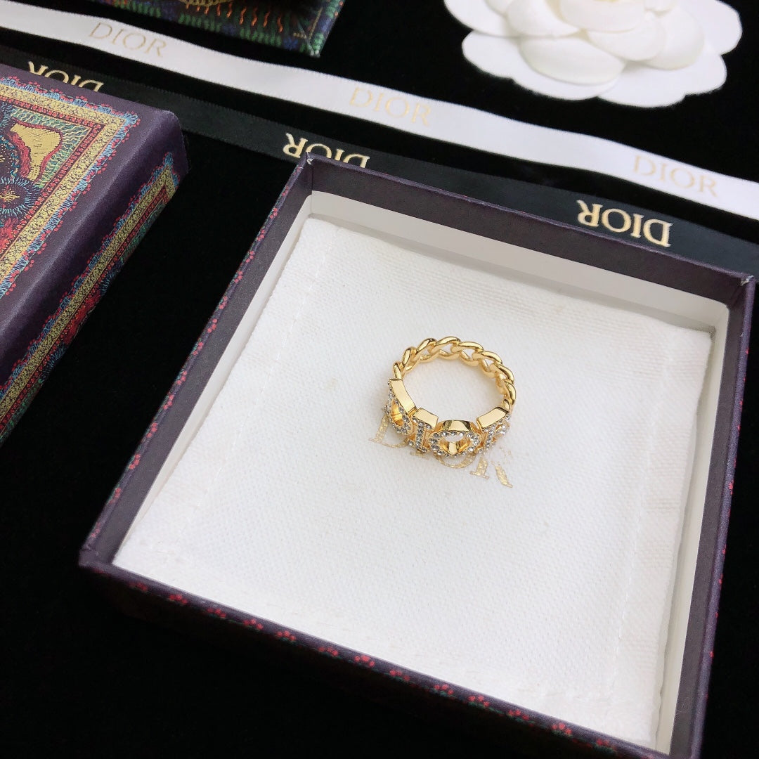 Dior Revolution Chain 18K Gold Ring product image 8, provided for visual reference and product detail review