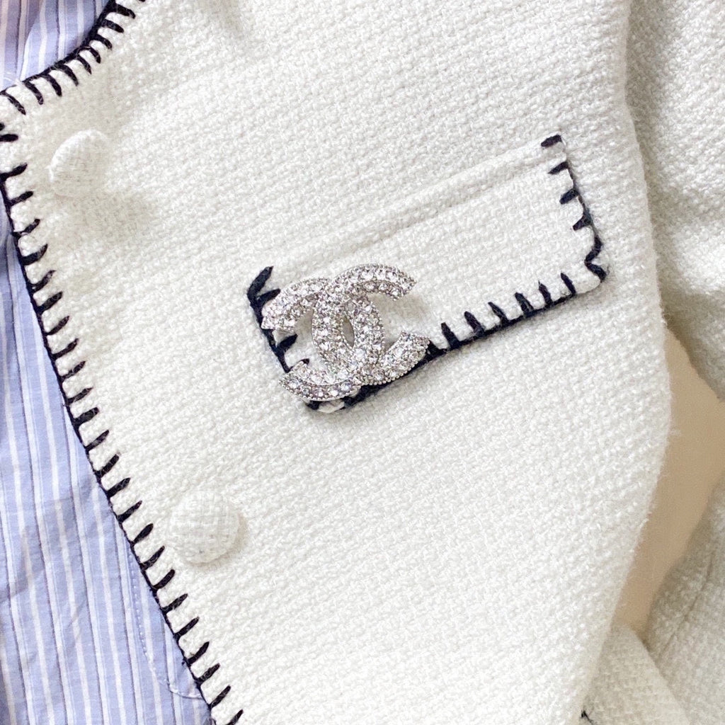 Chanel Diamonds 18K Gold Brooch product image 9, provided for visual reference and product detail review