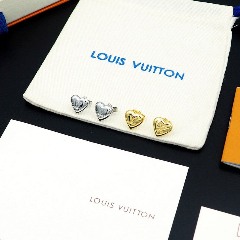 Louis Vuitton Heart 18K Gold Earrings product image 12, provided for visual reference and product detail review