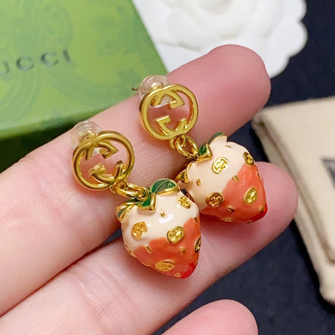 Gucci Double Strawberry 18K Gold Earrings product image 1, provided for visual reference and product detail review