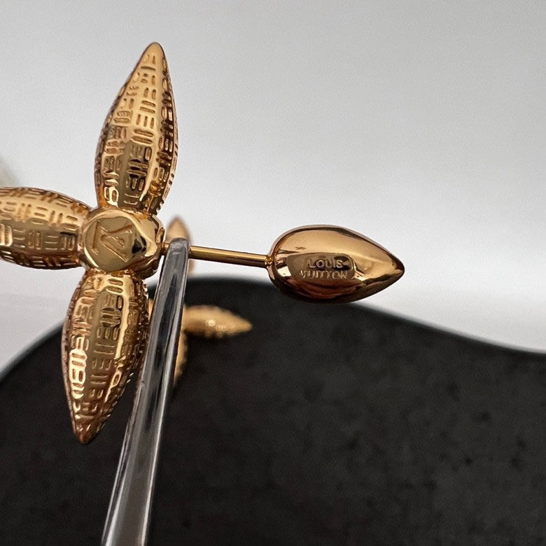 Louis Vuitton Louisette Stud 18K Gold Earrings product image 8, provided for visual reference and product detail review