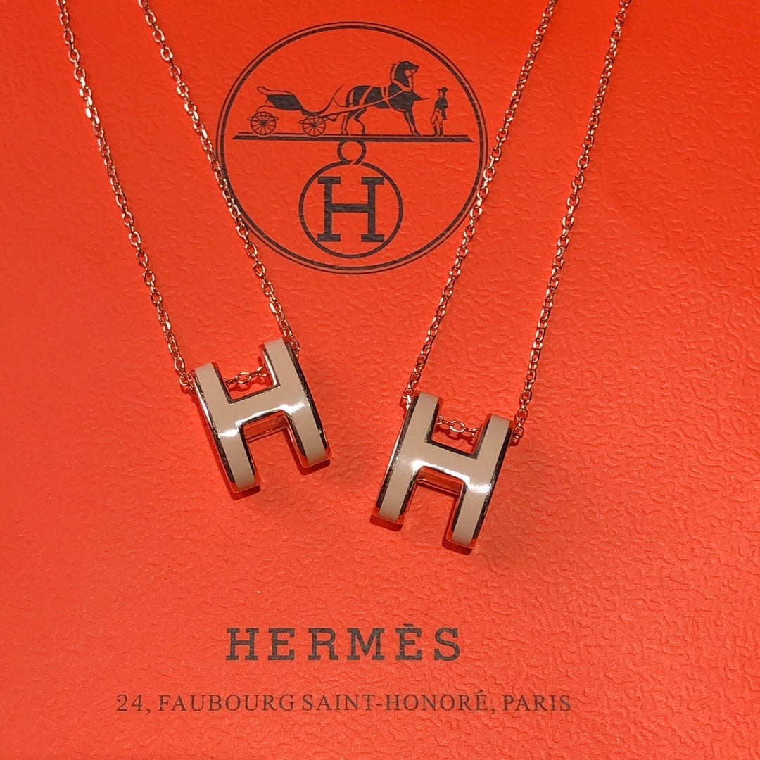 Hermes Mini Pop Grey 18K Gold Necklace product image 14, provided for visual reference and product detail review