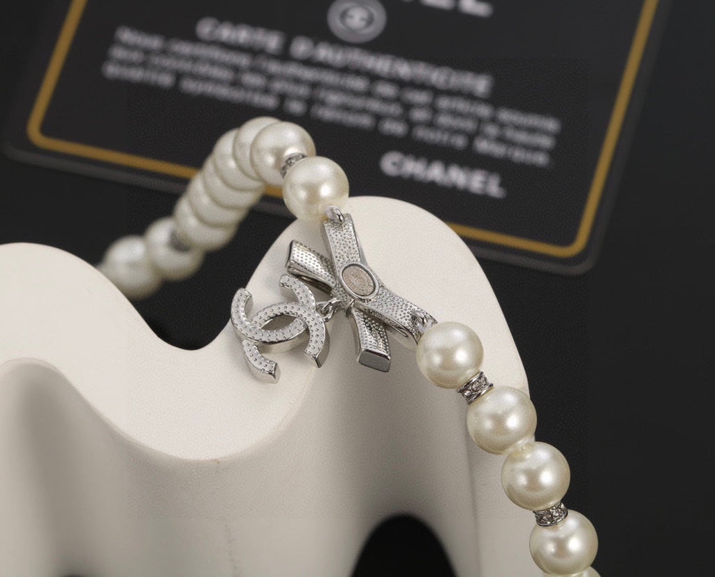 Chanel Centenary Pearls 18K Gold Necklace product image 8, provided for visual reference and product detail review