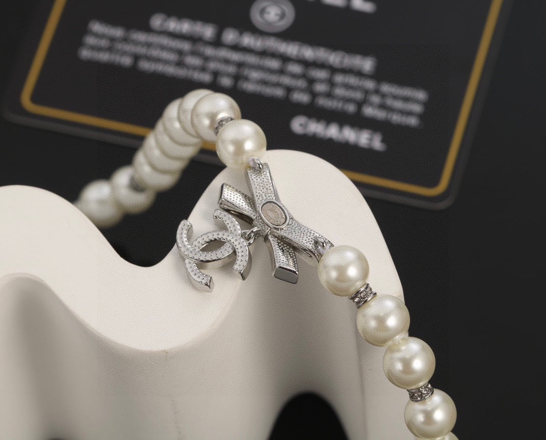 Chanel Centenary Pearls 18K Gold Necklace product image 8, provided for visual reference and product detail review