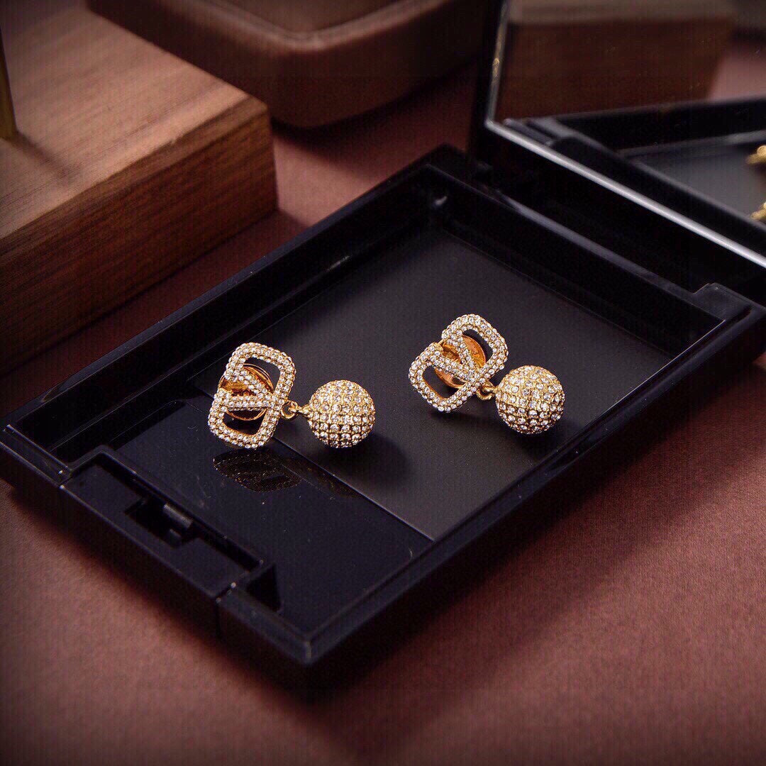 Valentino Diamonds 18K Gold Earrings product image 8, provided for visual reference and product detail review
