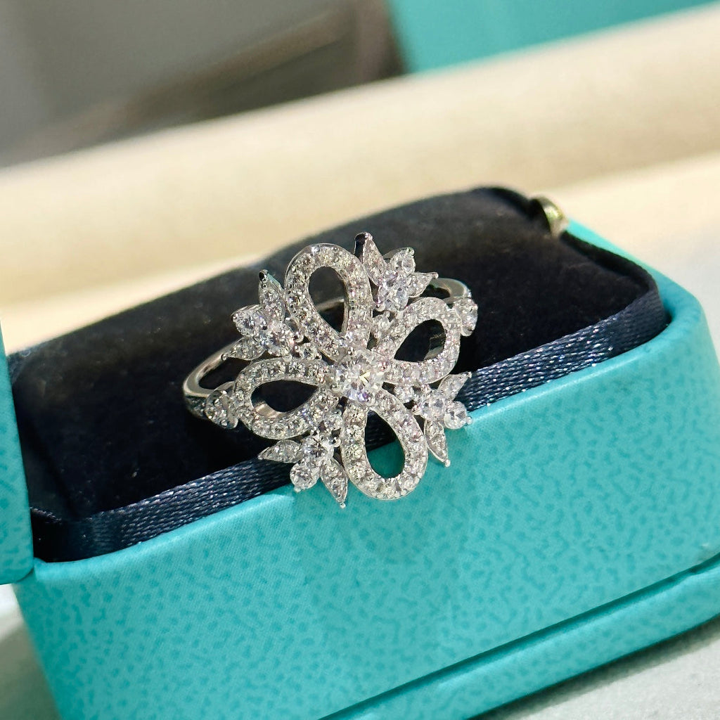 Tiffany Vinatge Flower 18K Gold Ring product image 9, provided for visual reference and product detail review