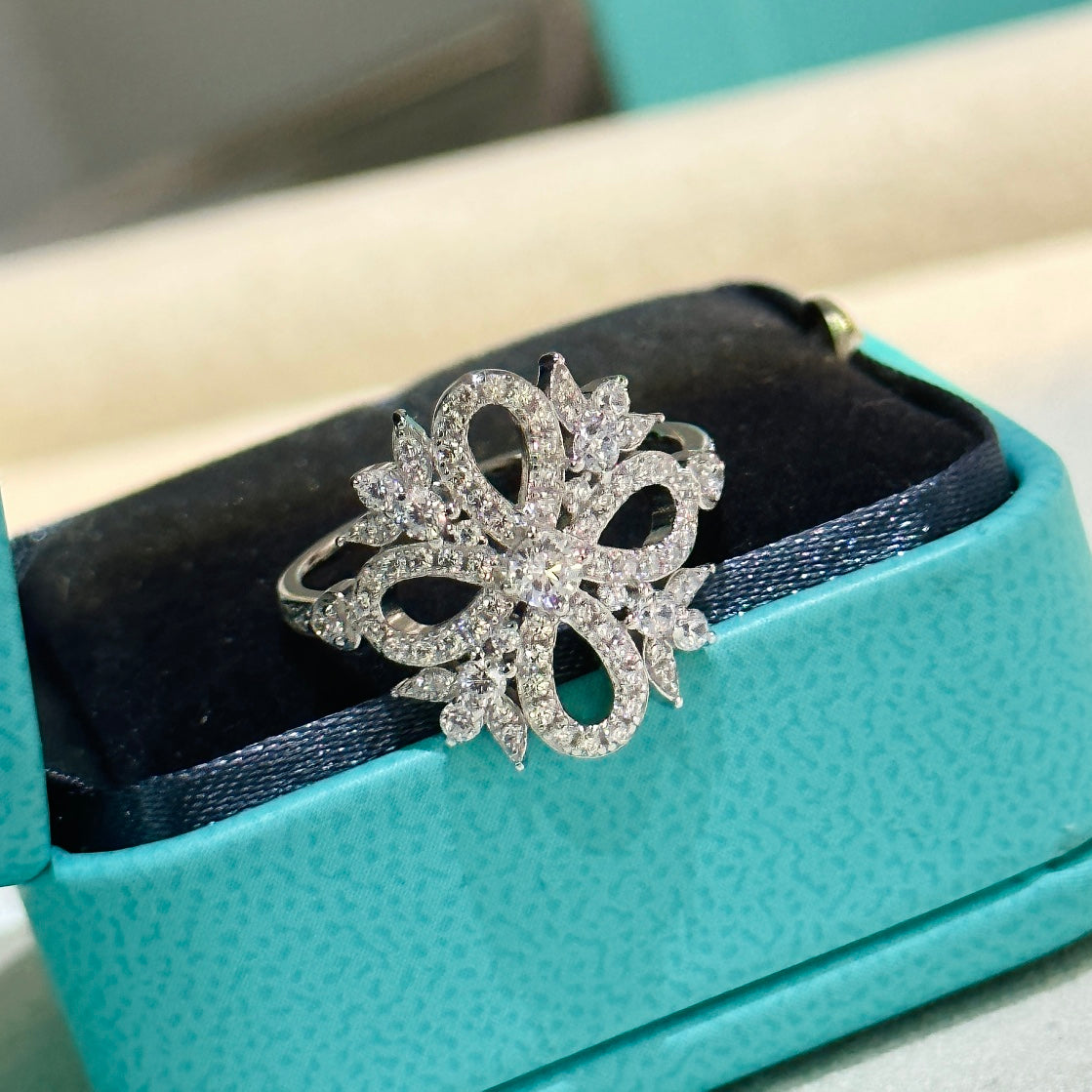 Tiffany Vinatge Flower 18K Gold Ring product image 9, provided for visual reference and product detail review