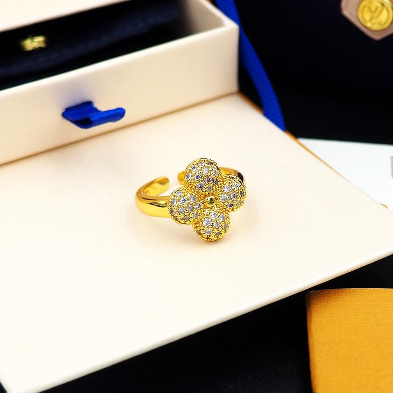 Louis Vuitton Louisa 18K Gold Ring product image 16, provided for visual reference and product detail review