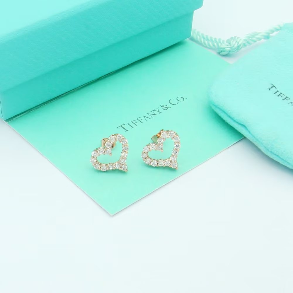 Tiffany Heart Diamonds 18K Gold Earrings product image 9, provided for visual reference and product detail review