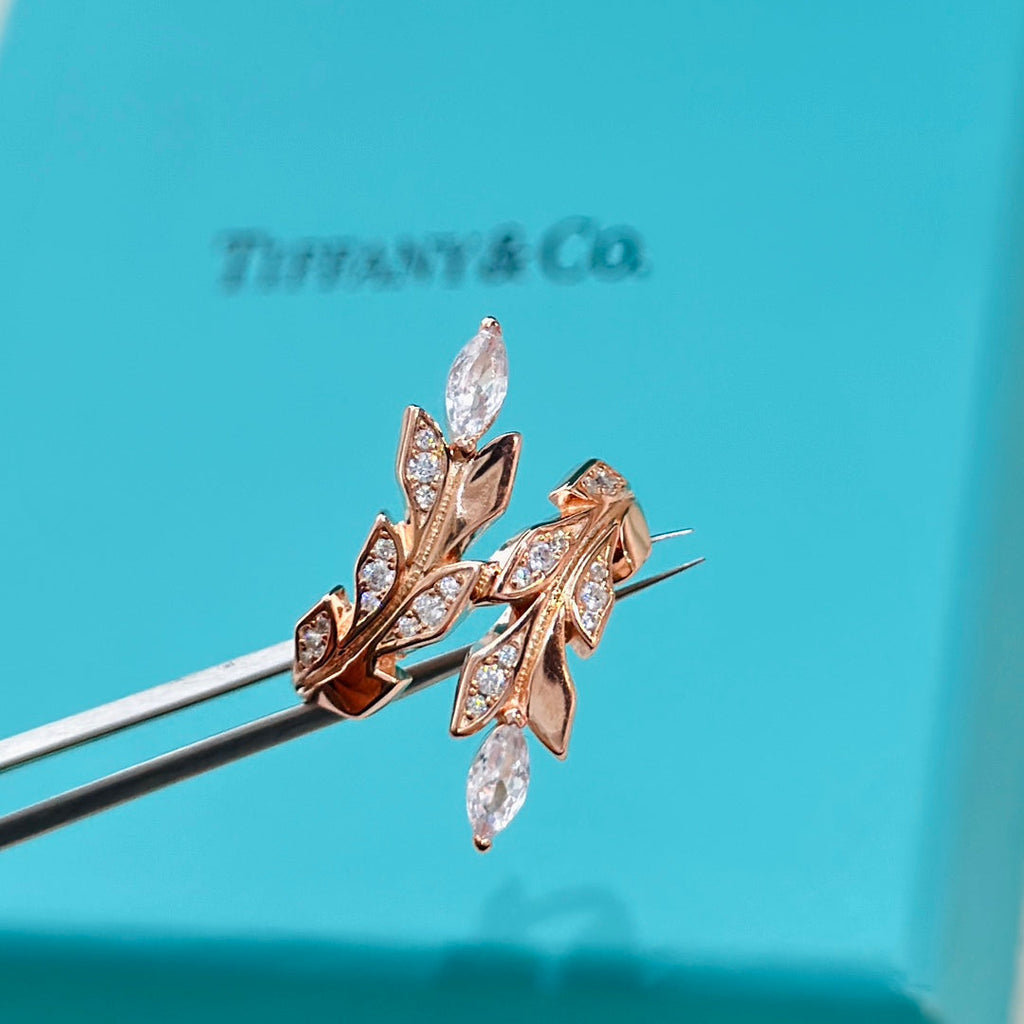 Tiffany Victoria Vine Bypass 18K Gold Ring product image 6, provided for visual reference and product detail review