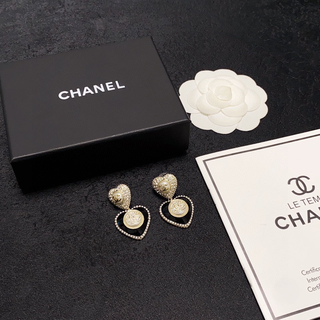 Chanel Black Heart 18K Gold Earrings product image 9, provided for visual reference and product detail review