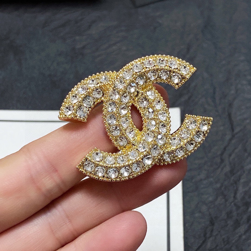 Chanel Diamonds 18K Gold Brooch product image 4, provided for visual reference and product detail review