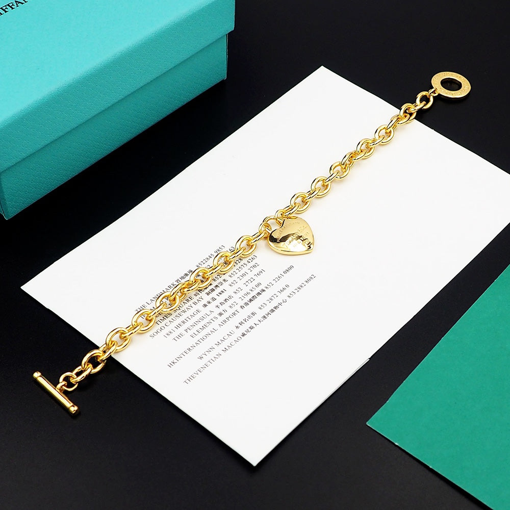 Tiffany Tag Chain 18K Gold Bracelet product image 11, provided for visual reference and product detail review