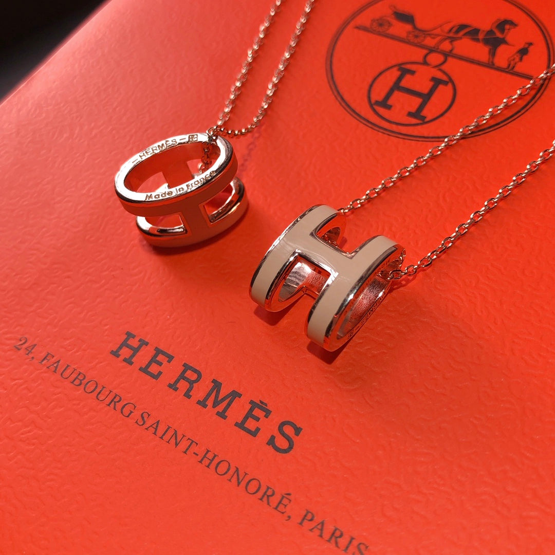 Hermes Mini Pop Grey 18K Gold Necklace product image 15, provided for visual reference and product detail review