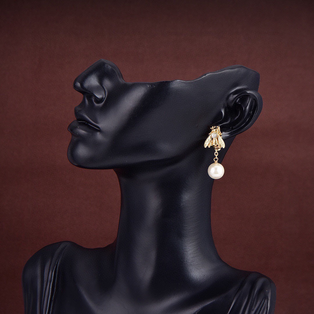 Dior Queen Bee 18K Gold Earrings product image 3, provided for visual reference and product detail review