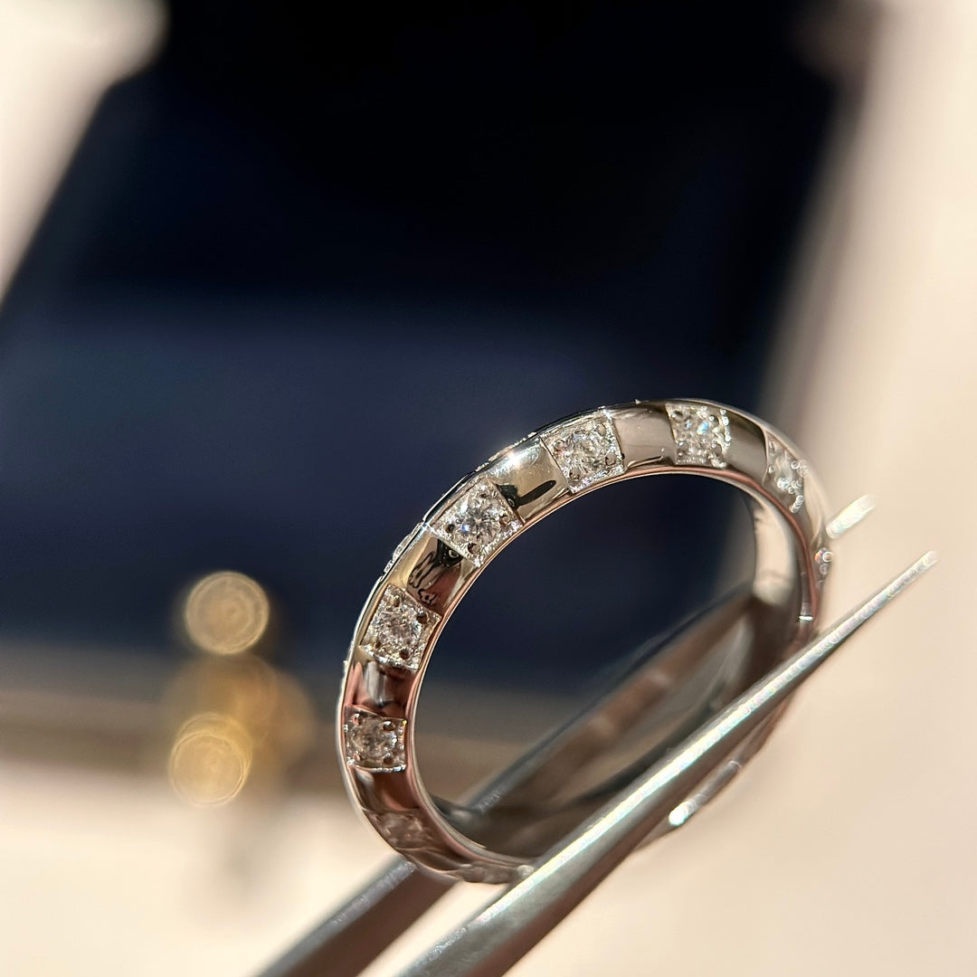 Louis Vuitton Damier Diamonds 18K Gold Ring product image 9, provided for visual reference and product detail review