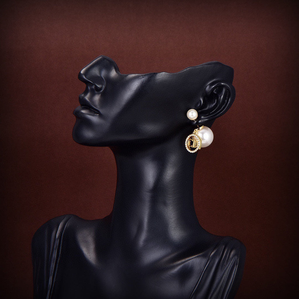 Dior Tribales Pearl 18K Gold Earrings product image 3, provided for visual reference and product detail review