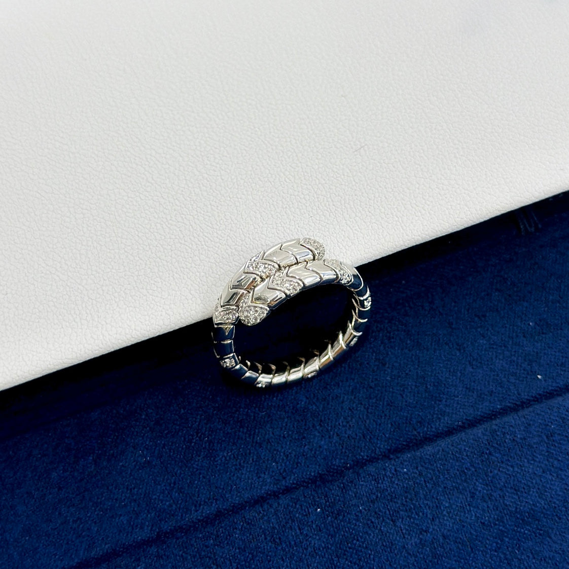 Bvlgari Serpenti Viper Pave Diamond 18K Gold Ring product image 7, provided for visual reference and product detail review