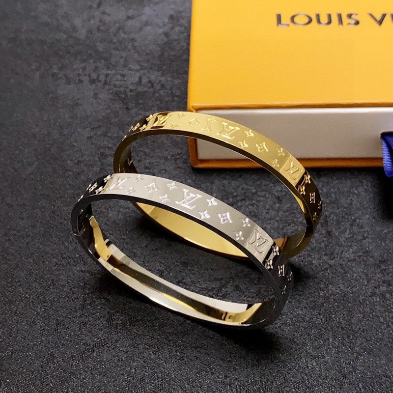 Louis Vuitton Vintage Gold 18K Gold Bracelet product image 9, provided for visual reference and product detail review