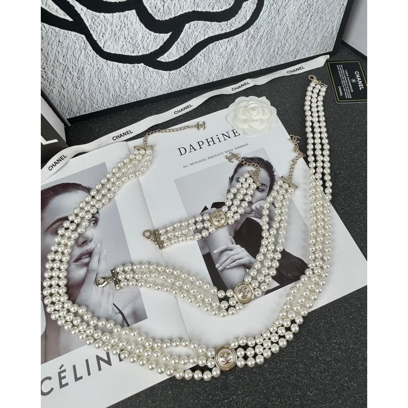 Chanel Choker Pearl Chain 18K Gold Necklace product image 9, provided for visual reference and product detail review