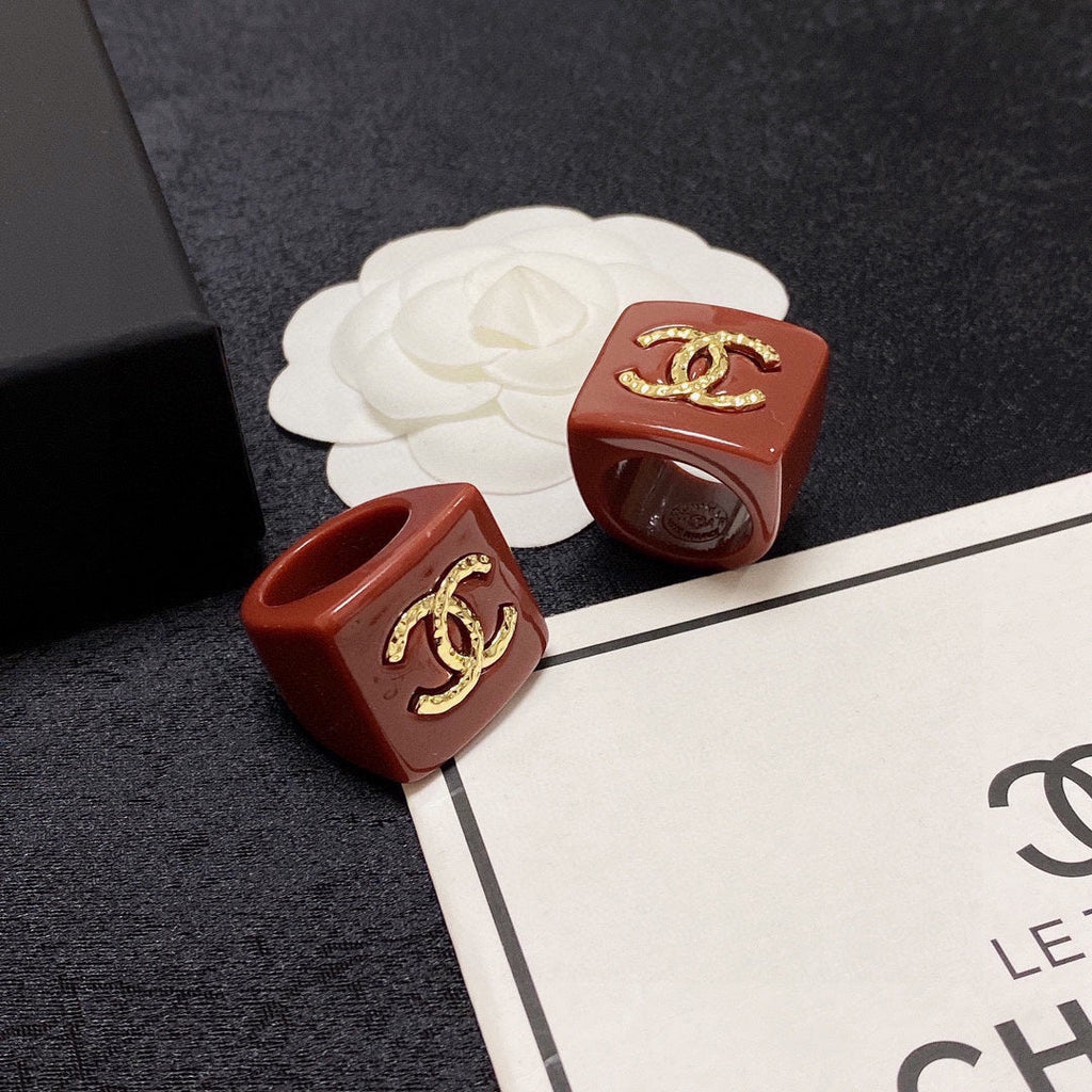 Chanel Vintage Red 18K Gold Ring product image 9, provided for visual reference and product detail review