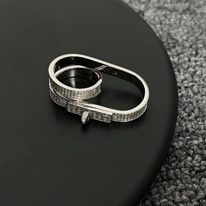 Hermes Kelly Gavroche Double 18K Gold Ring product image 4, provided for visual reference and product detail review