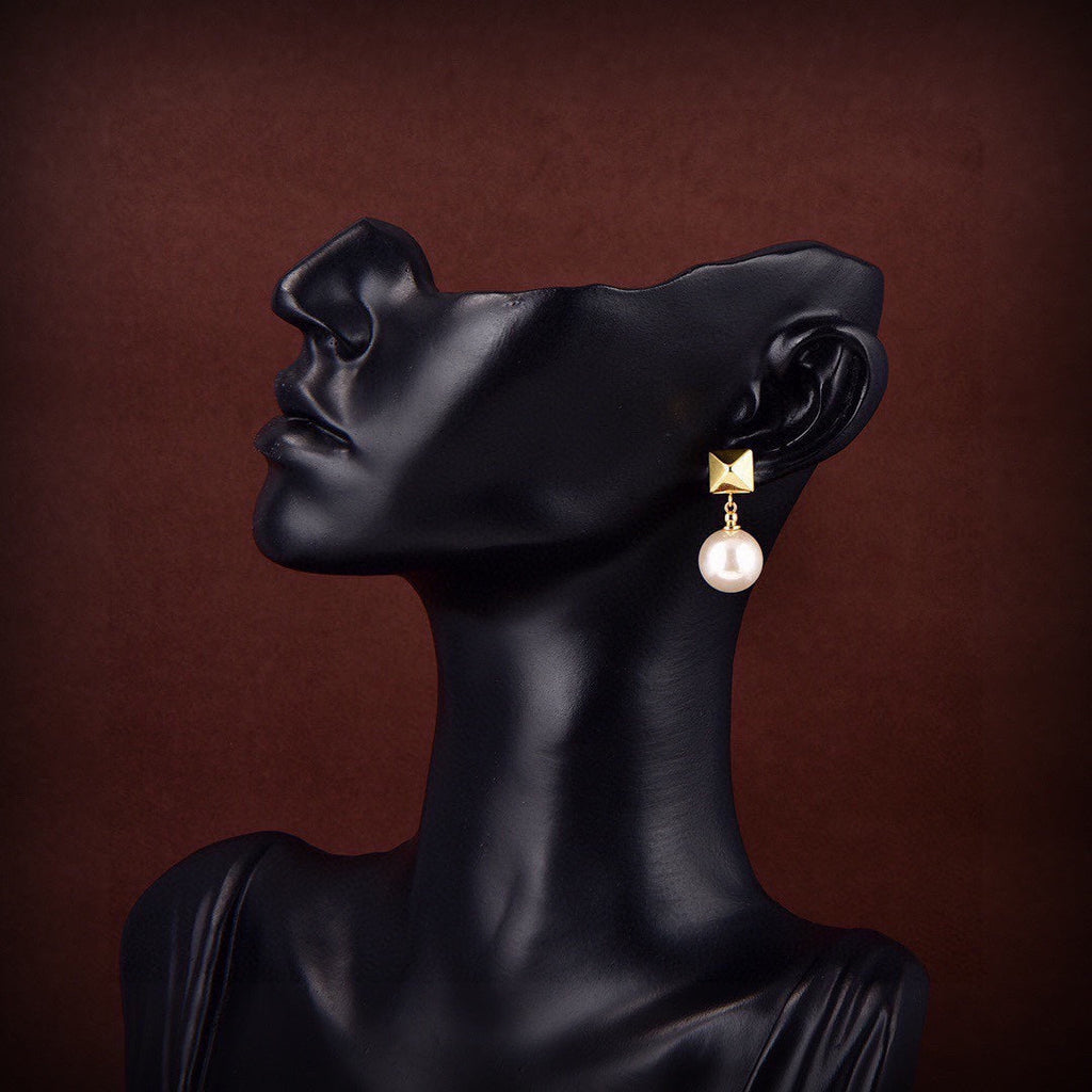 Valentino Pearl 18K Gold Earrings product image 4, provided for visual reference and product detail review