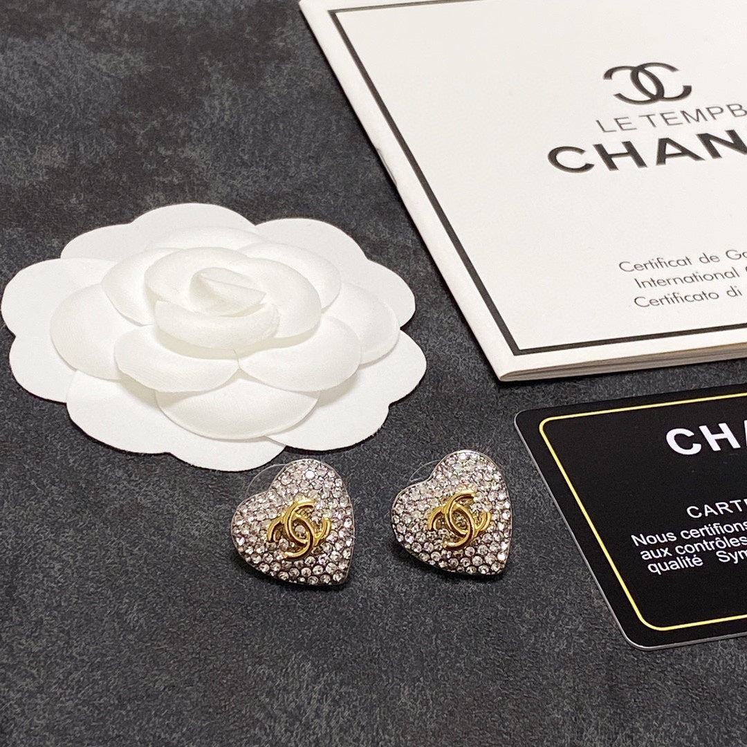 Chanel Heart Diamonds 18K Gold Earrings product image 9, provided for visual reference and product detail review