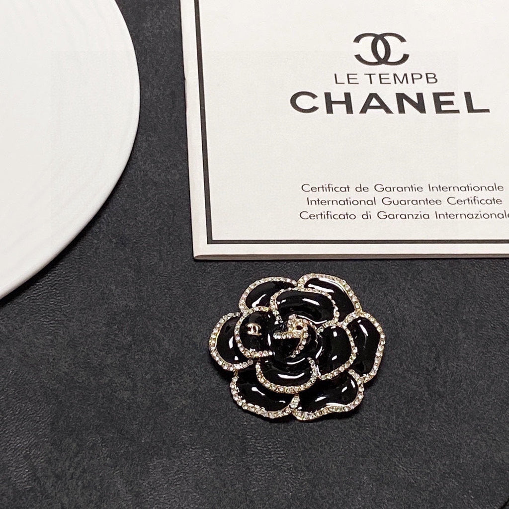 Chanel Black Flower 18K Gold Brooch product image 9, provided for visual reference and product detail review