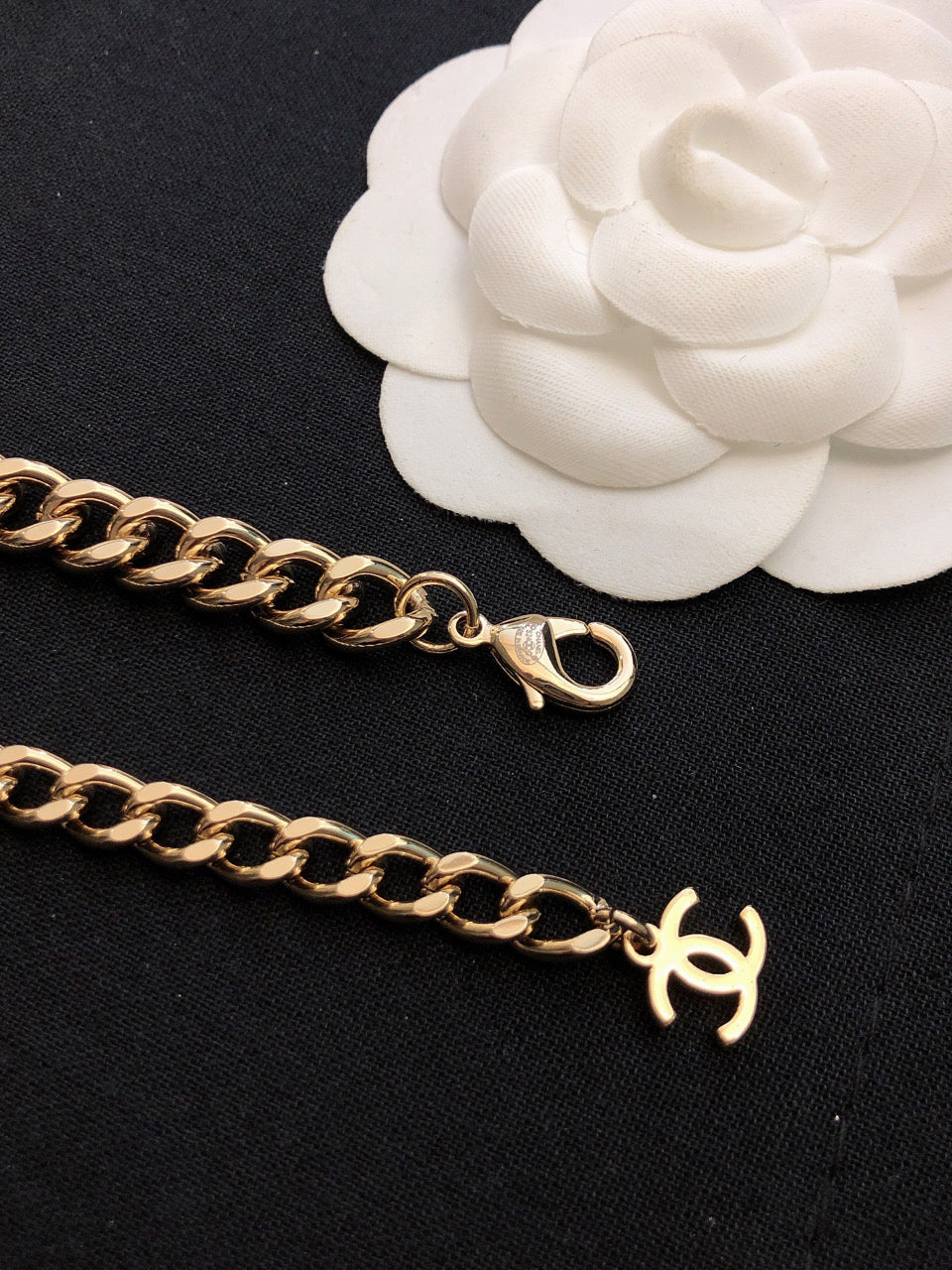 Chanel Star Pearls 18K Gold Necklace product image 9, provided for visual reference and product detail review
