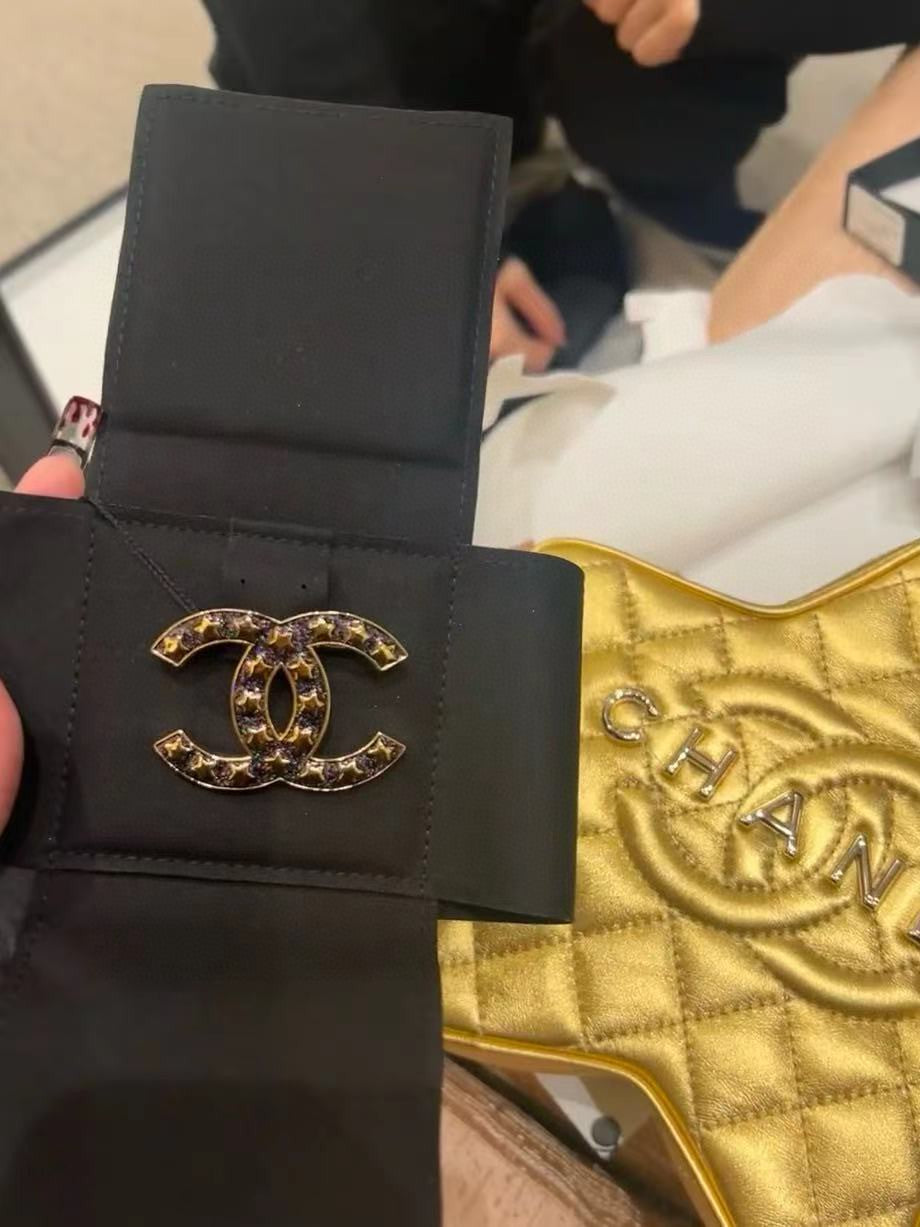 Chanel Black Star 18K Gold Brooch product image 9, provided for visual reference and product detail review