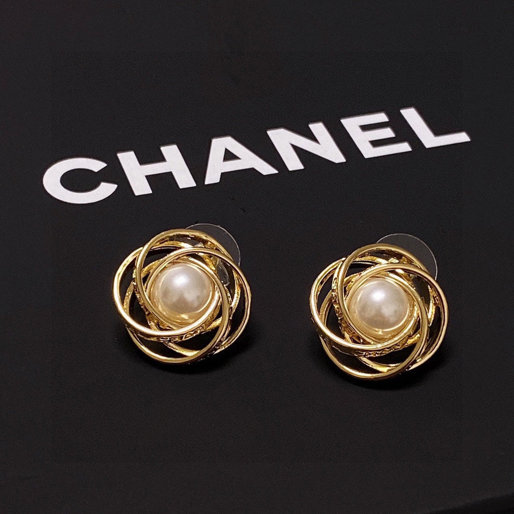 Chanel Pearl 18K Gold Earrings product image 9, provided for visual reference and product detail review