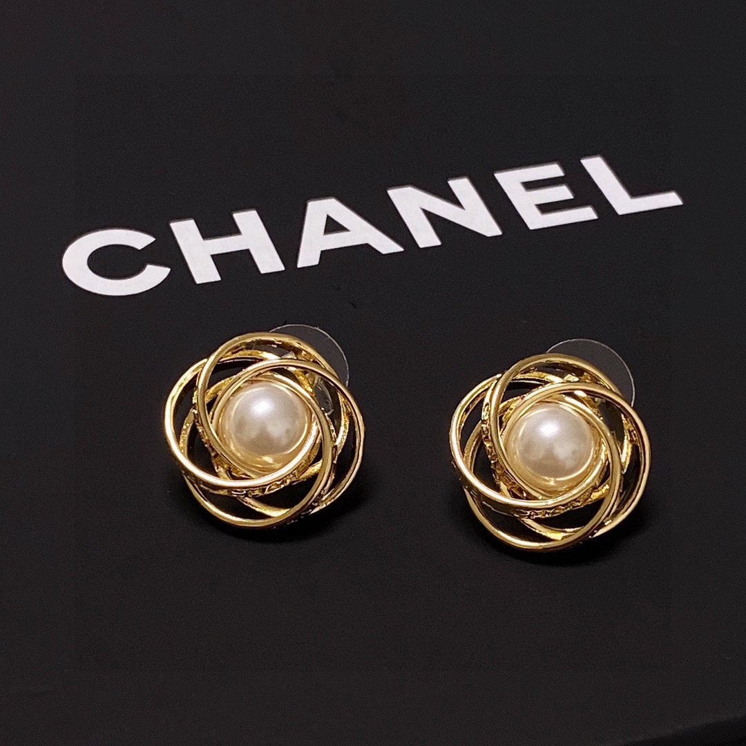 Chanel Pearl 18K Gold Earrings product image 9, provided for visual reference and product detail review