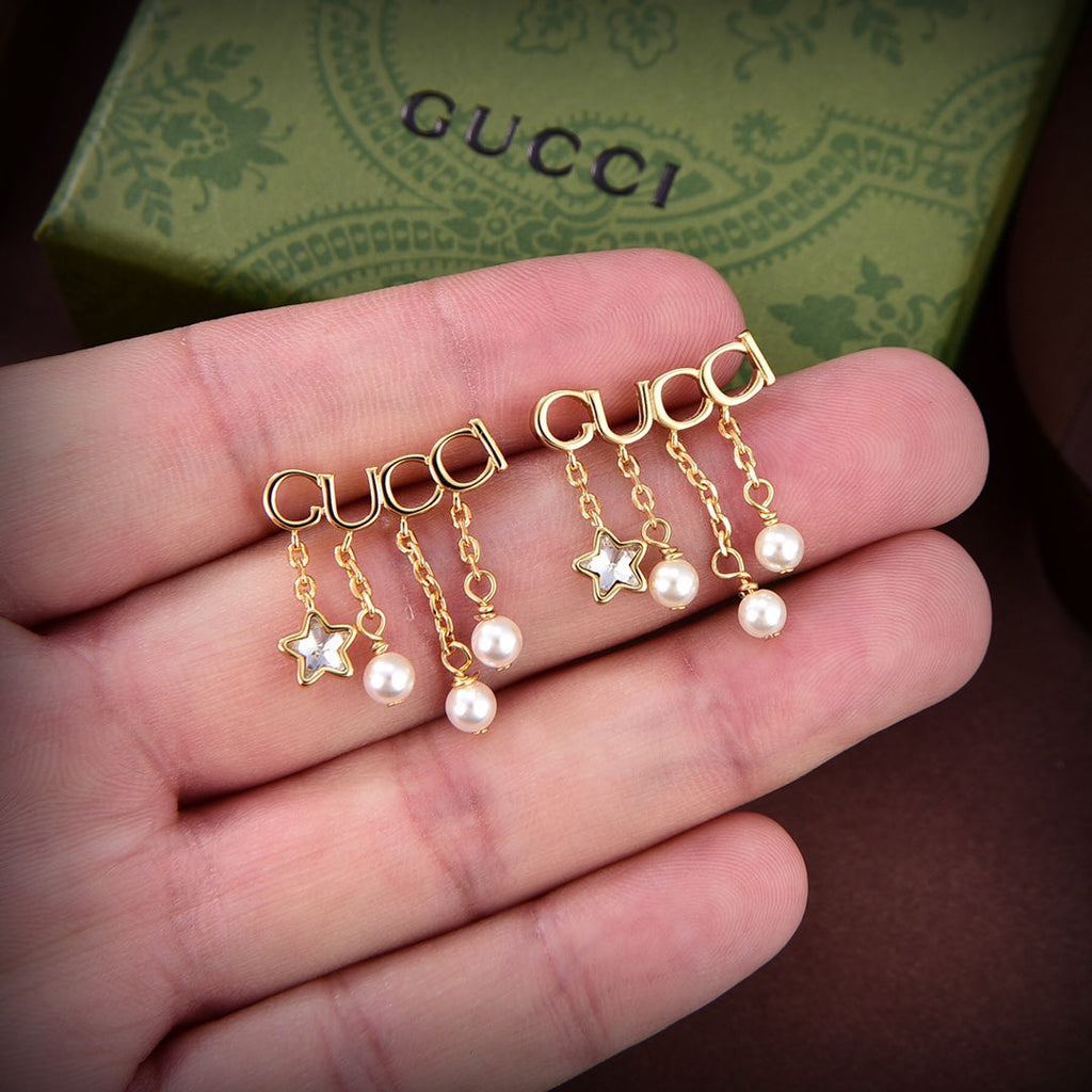 Gucci Double Script Pearl 18K Gold Earrings product image 2, provided for visual reference and product detail review