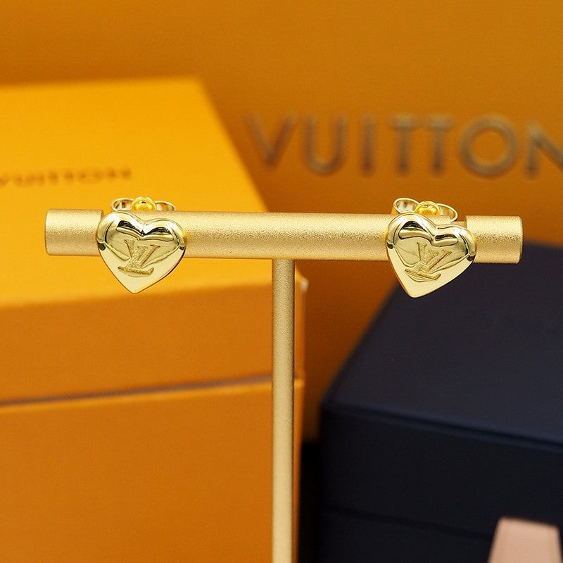 Louis Vuitton Heart 18K Gold Earrings product image 13, provided for visual reference and product detail review