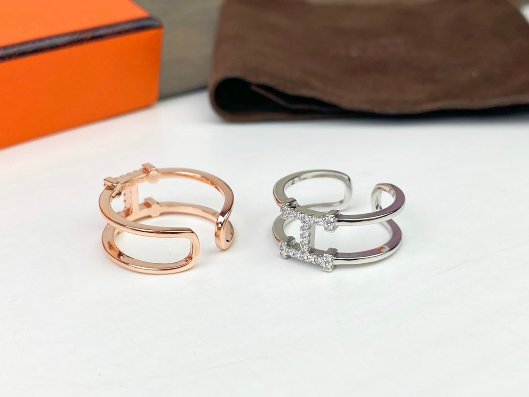 Hermes Ever Chaine D'ancre 18K Gold Ring product image 8, provided for visual reference and product detail review