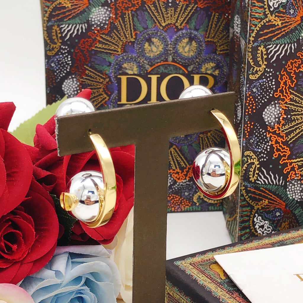 Dior Tribales 18K Gold Earrings product image 2, provided for visual reference and product detail review