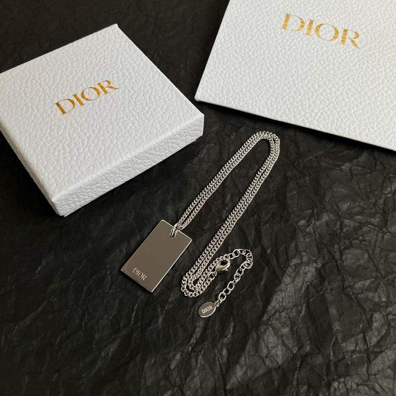 Dior Oblique Plate Pendant 18K Gold Necklace product image 10, provided for visual reference and product detail review