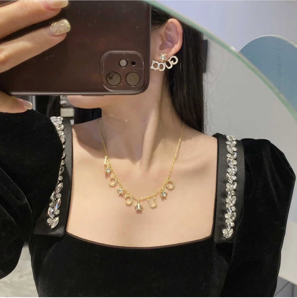 Gucci Double Script Star 18K Gold Earrings product image 5, provided for visual reference and product detail review