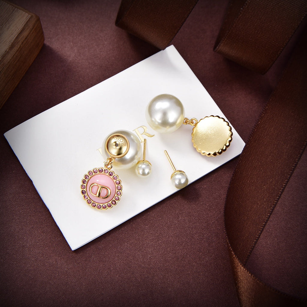 Dior Pearls 18K Gold Earrings product image 9, provided for visual reference and product detail review