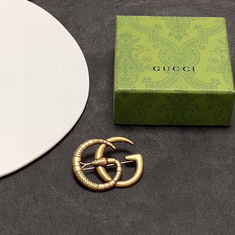 Gucci Double Snake 18K Gold Brooch product image 5, provided for visual reference and product detail review