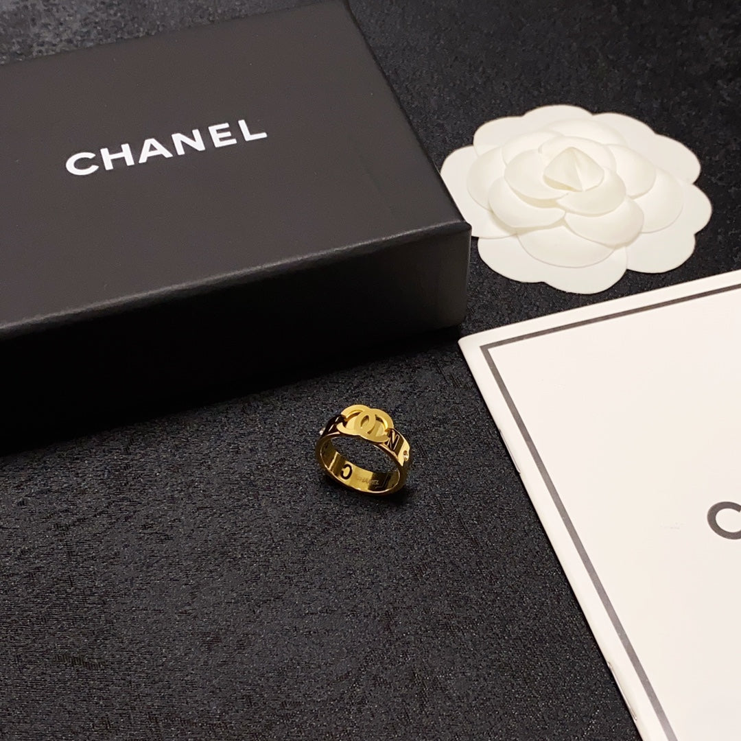 Chanel 18K Yellow Gold Ring product image 6, provided for visual reference and product detail review