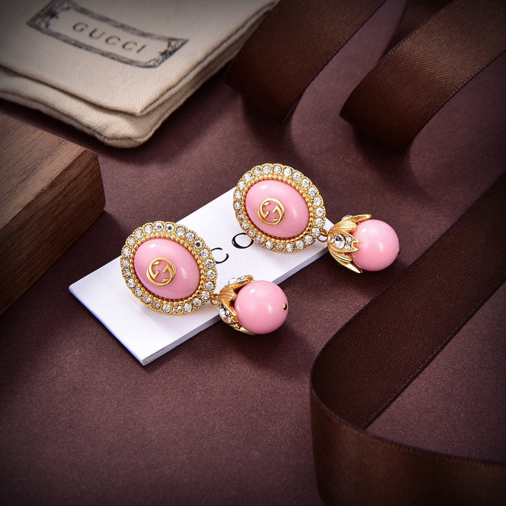 Gucci Double Pearl 18K Gold Earrings product image 8, provided for visual reference and product detail review