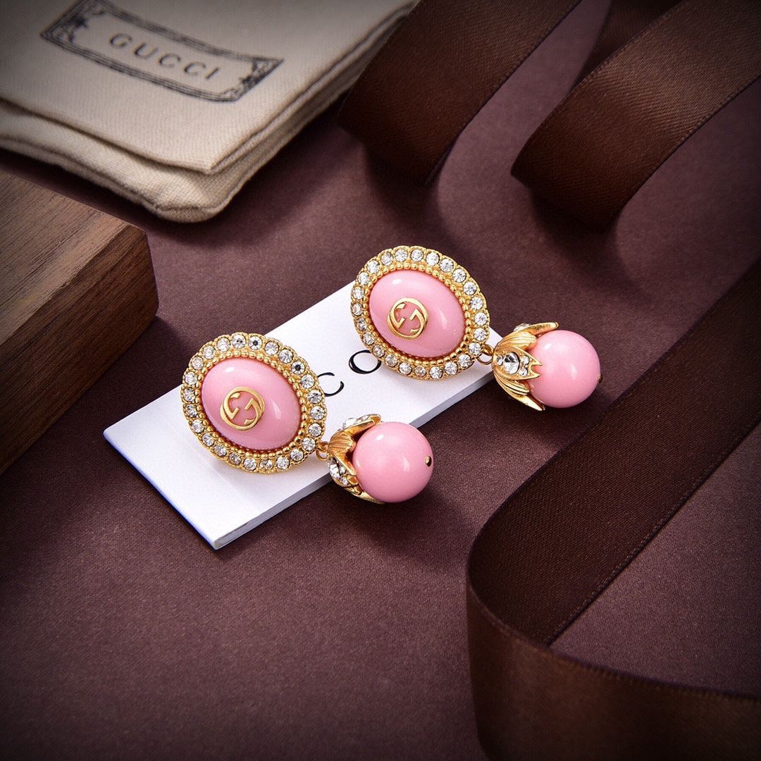 Gucci Double Pearl 18K Gold Earrings product image 8, provided for visual reference and product detail review