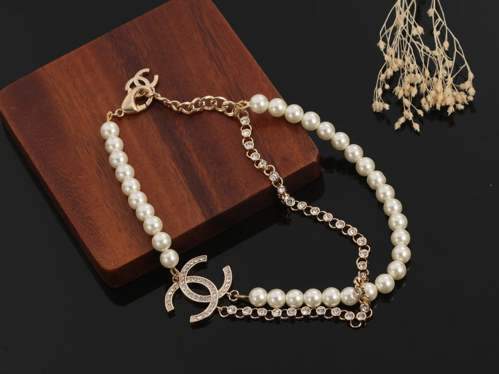 Chanel Pearls 18K Gold Necklace product image 9, provided for visual reference and product detail review