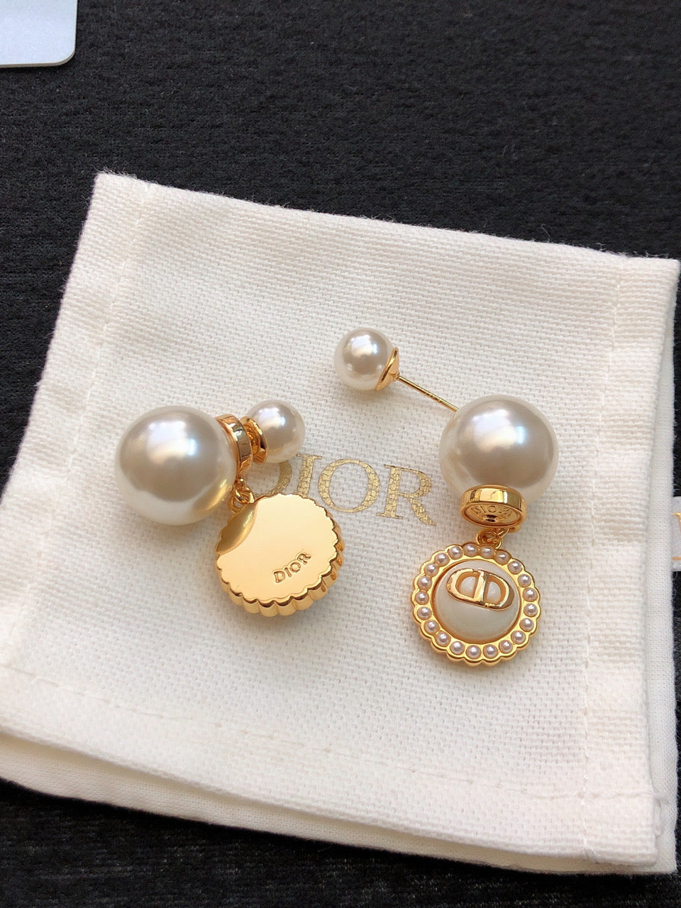 Dior Pearls 18K Gold Earrings product image 9, provided for visual reference and product detail review