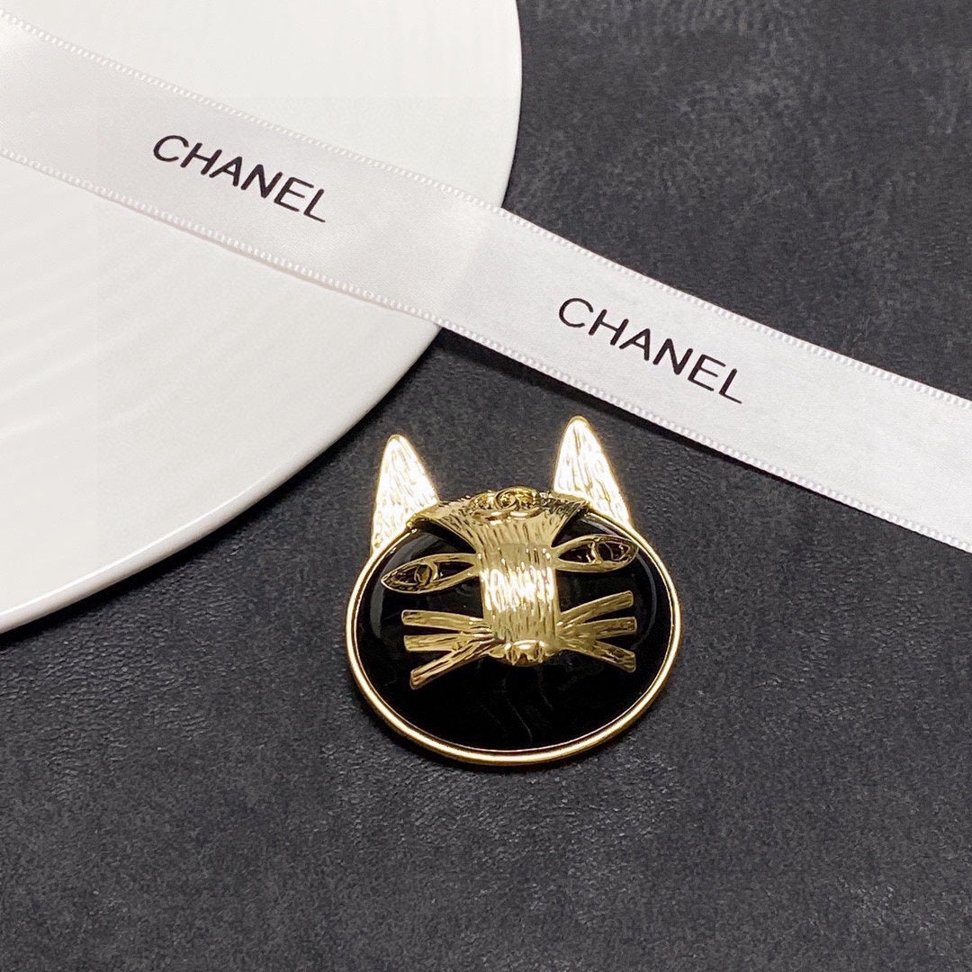 Chanel Cat 18K Gold Brooch product image 9, provided for visual reference and product detail review