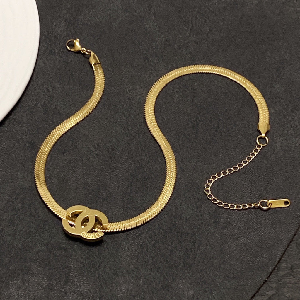 Chanel Gold Chain Choker 18K Gold Necklace product image 9, provided for visual reference and product detail review